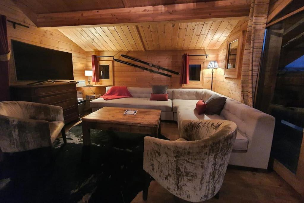 Saint-Marcel  Cosy 4 Bedroom Chalet With Hot Tub מראה חיצוני תמונה