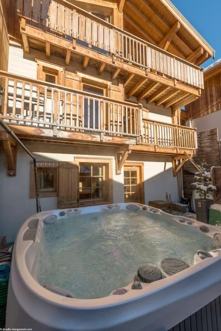 Saint-Marcel  Cosy 4 Bedroom Chalet With Hot Tub מראה חיצוני תמונה