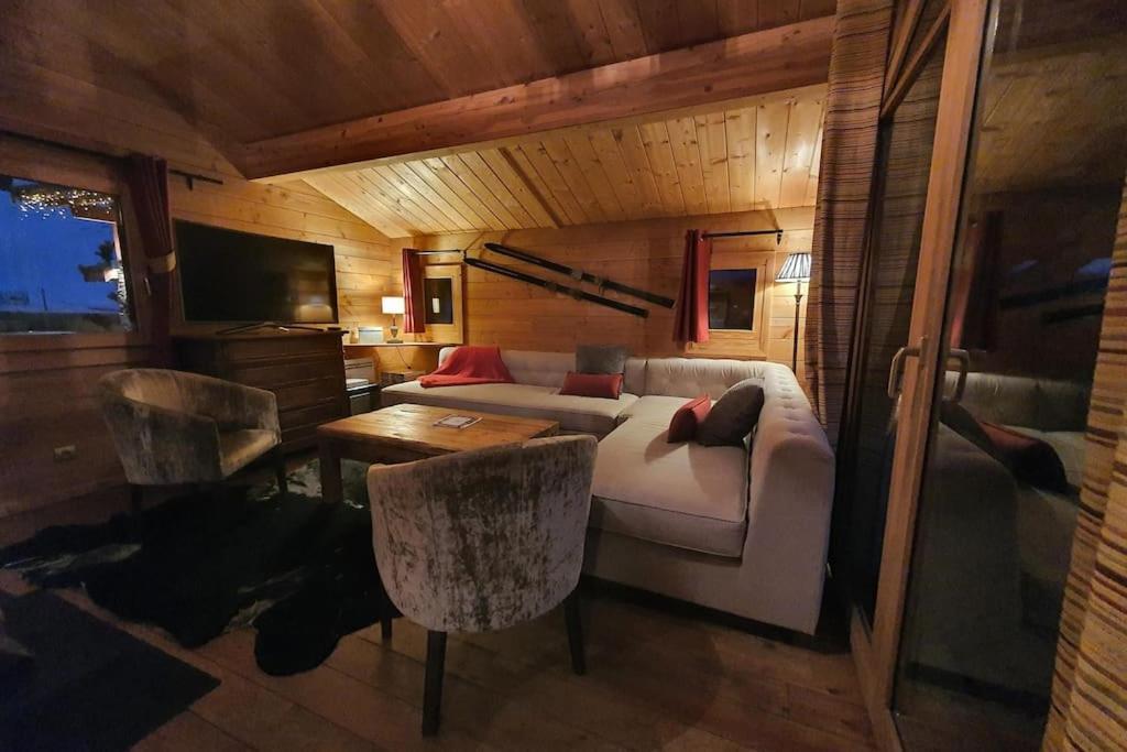 Saint-Marcel  Cosy 4 Bedroom Chalet With Hot Tub מראה חיצוני תמונה