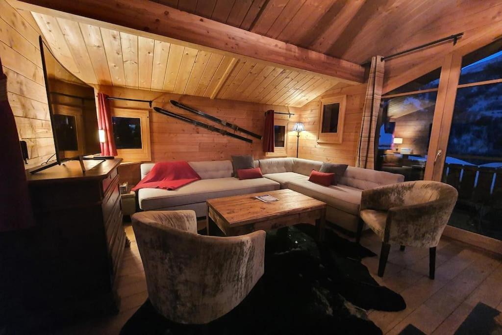 Saint-Marcel  Cosy 4 Bedroom Chalet With Hot Tub מראה חיצוני תמונה