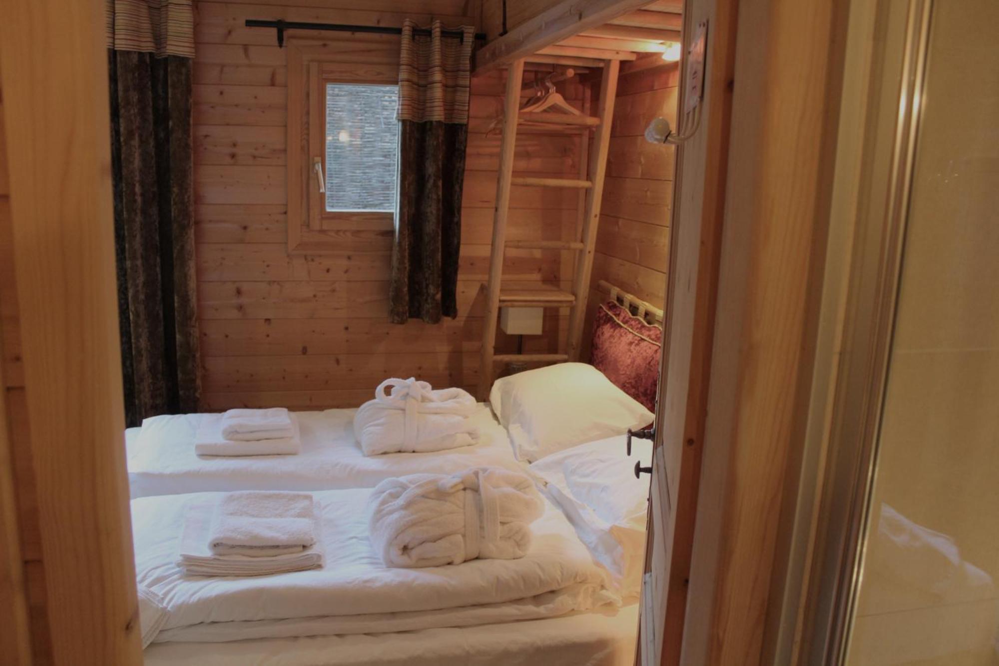 Saint-Marcel  Cosy 4 Bedroom Chalet With Hot Tub מראה חיצוני תמונה
