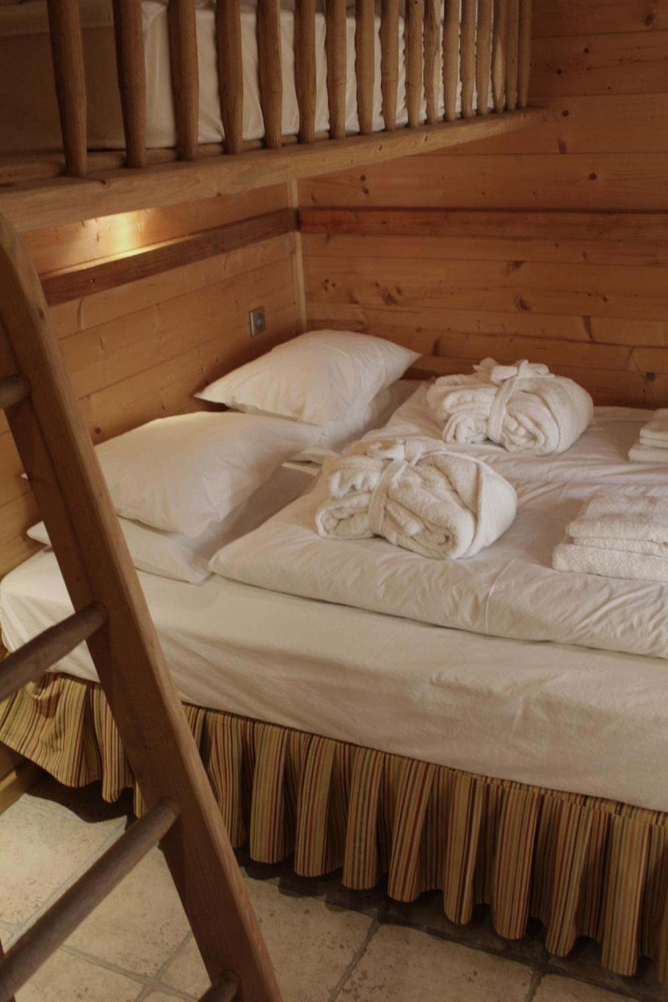 Saint-Marcel  Cosy 4 Bedroom Chalet With Hot Tub מראה חיצוני תמונה