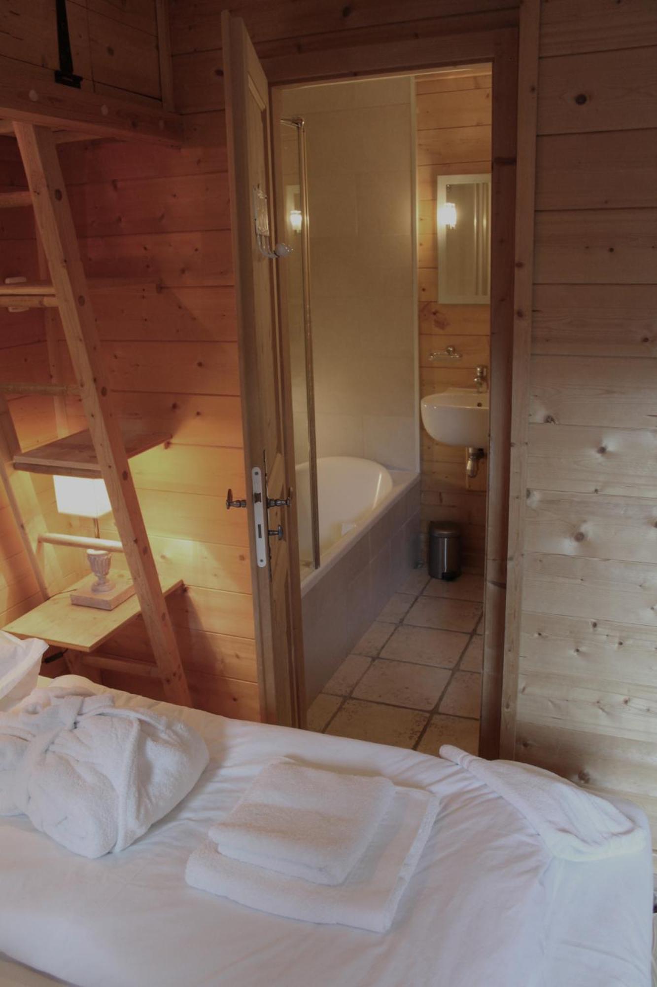 Saint-Marcel  Cosy 4 Bedroom Chalet With Hot Tub מראה חיצוני תמונה